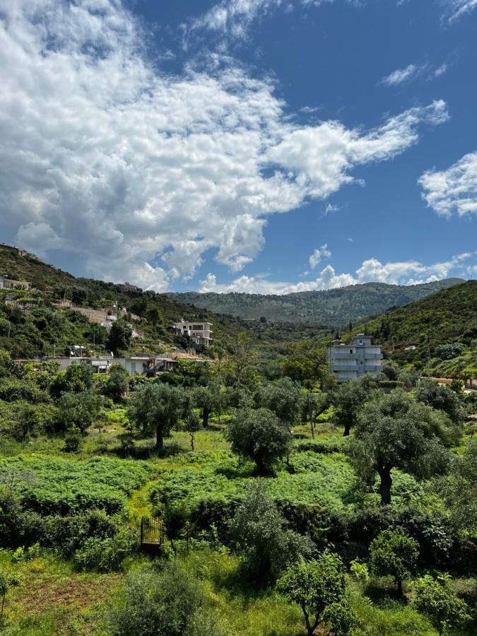 Ilias Family Rooms Himare Exteriör bild