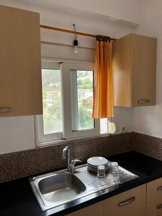 Ilias Family Rooms Himare Exteriör bild
