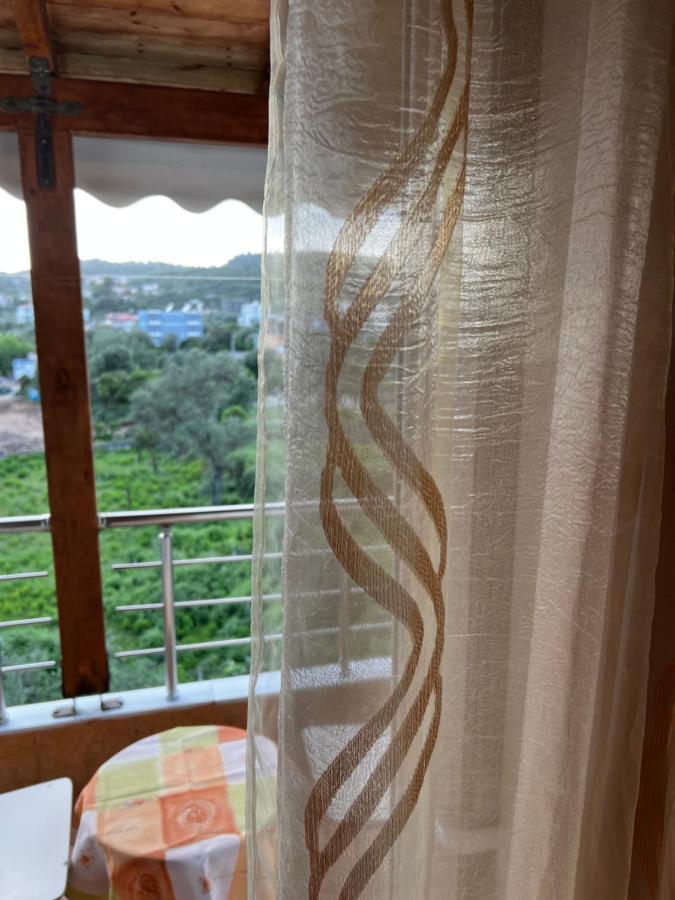 Ilias Family Rooms Himare Exteriör bild