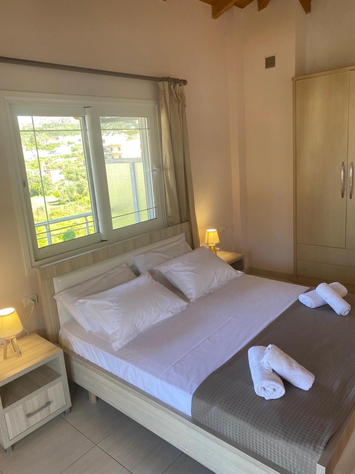 Ilias Family Rooms Himare Exteriör bild