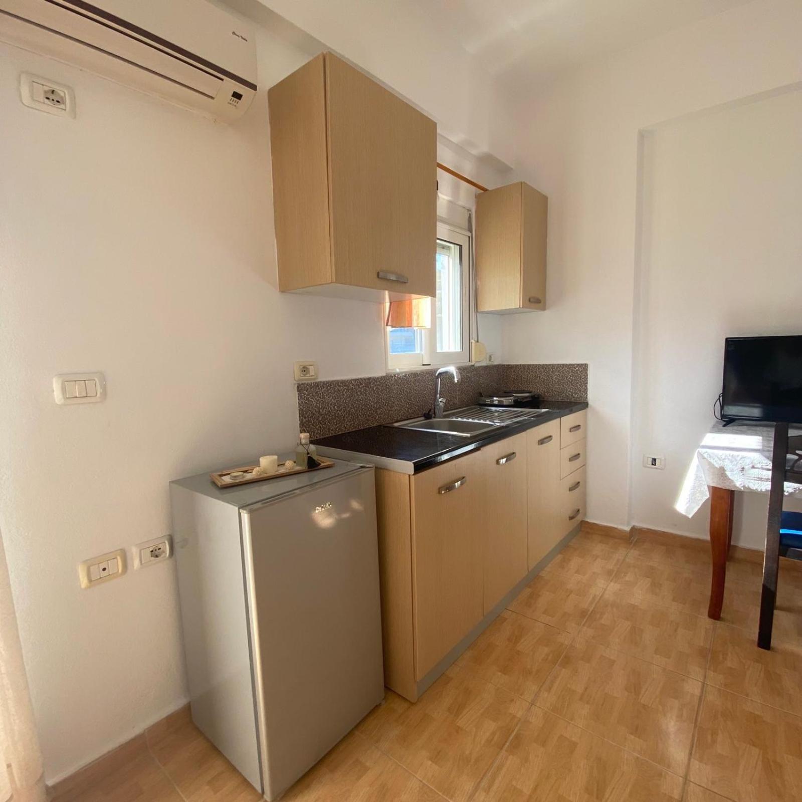 Ilias Family Rooms Himare Exteriör bild