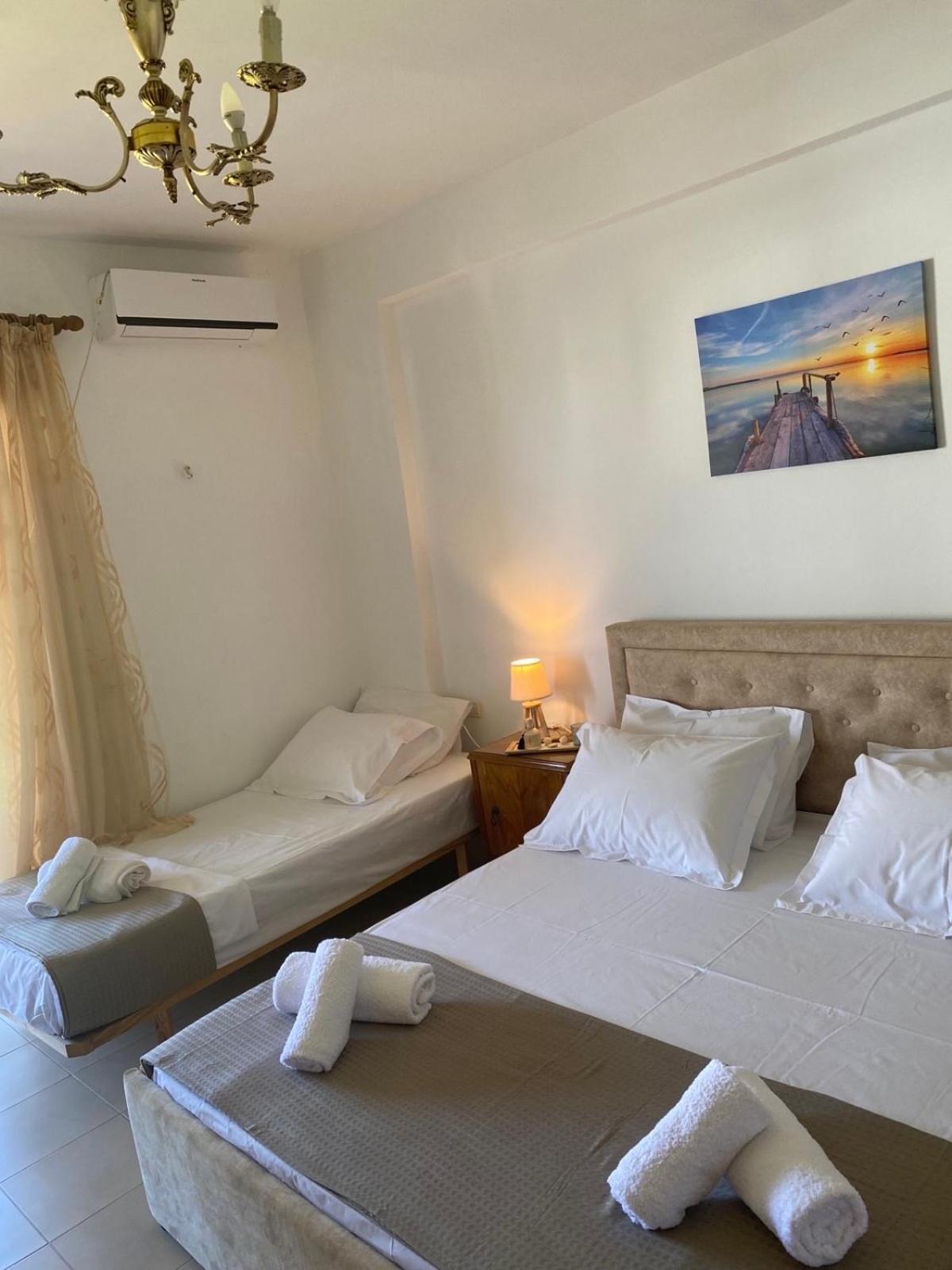 Ilias Family Rooms Himare Exteriör bild