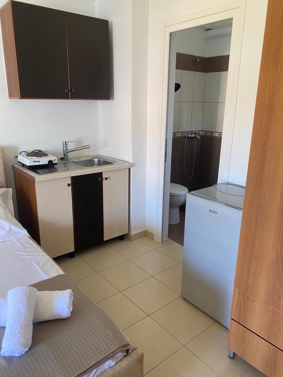 Ilias Family Rooms Himare Exteriör bild