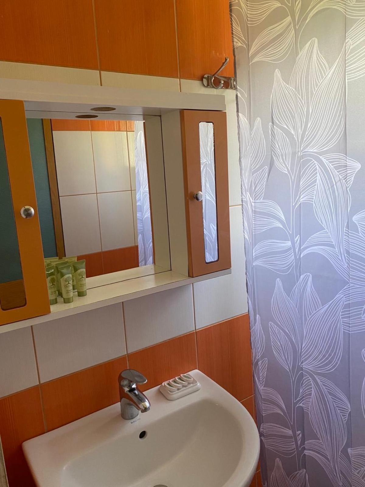Ilias Family Rooms Himare Exteriör bild