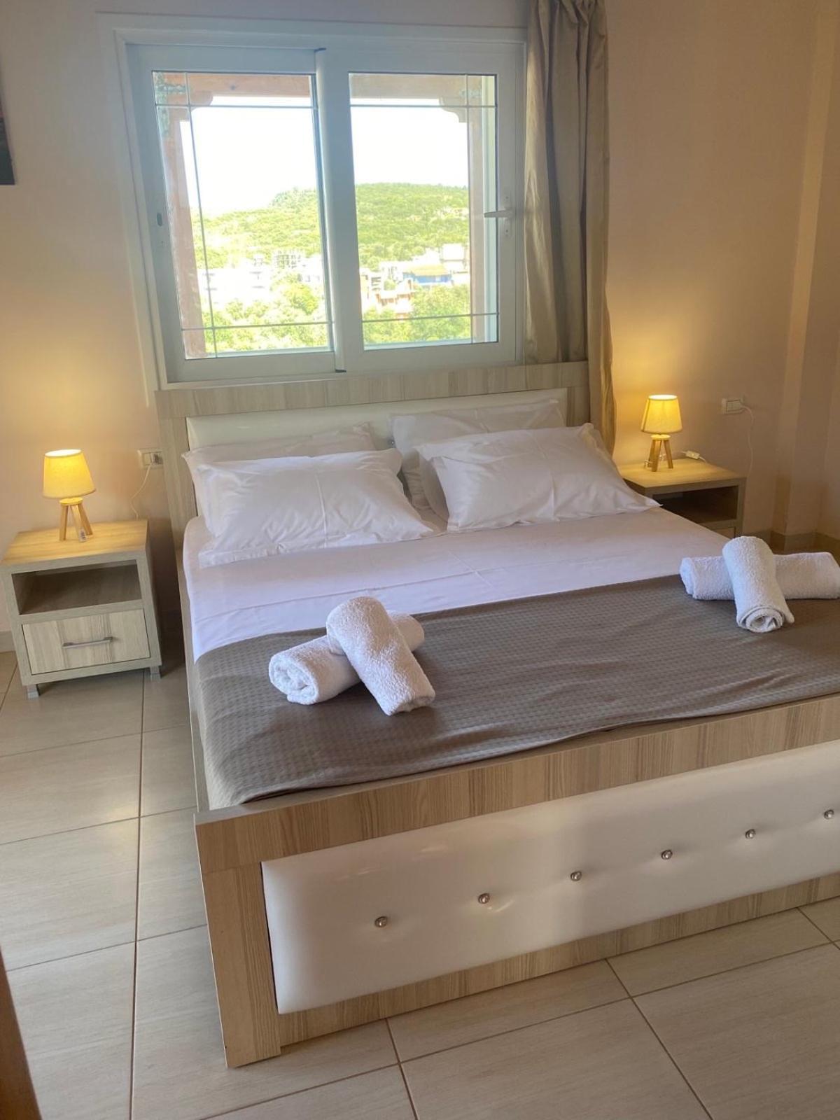 Ilias Family Rooms Himare Exteriör bild