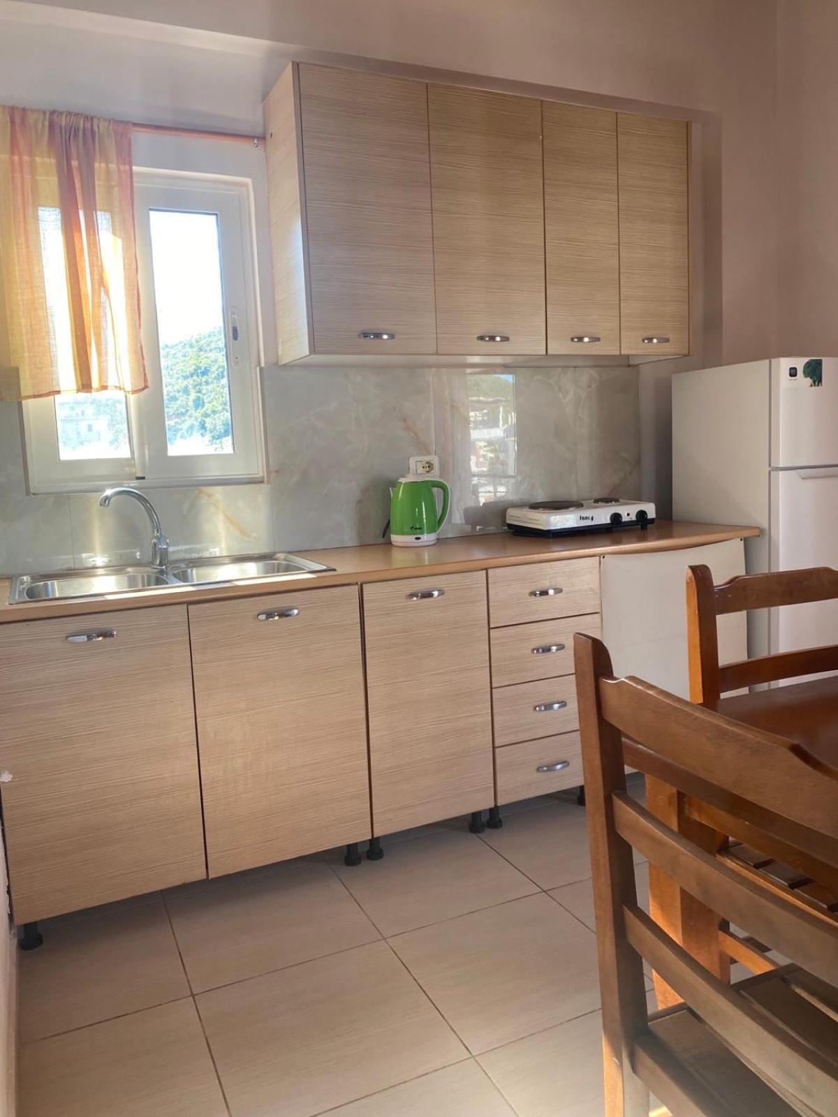 Ilias Family Rooms Himare Exteriör bild